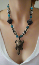 Cargar imagen en el visor de la galería, Tortuga negra y krobo azul
