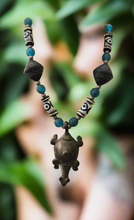 Cargar imagen en el visor de la galería, Tortuga negra y krobo azul
