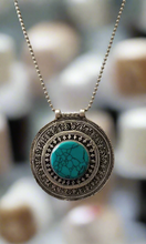 Cargar imagen en el visor de la galería, Medallones en plata y azules

