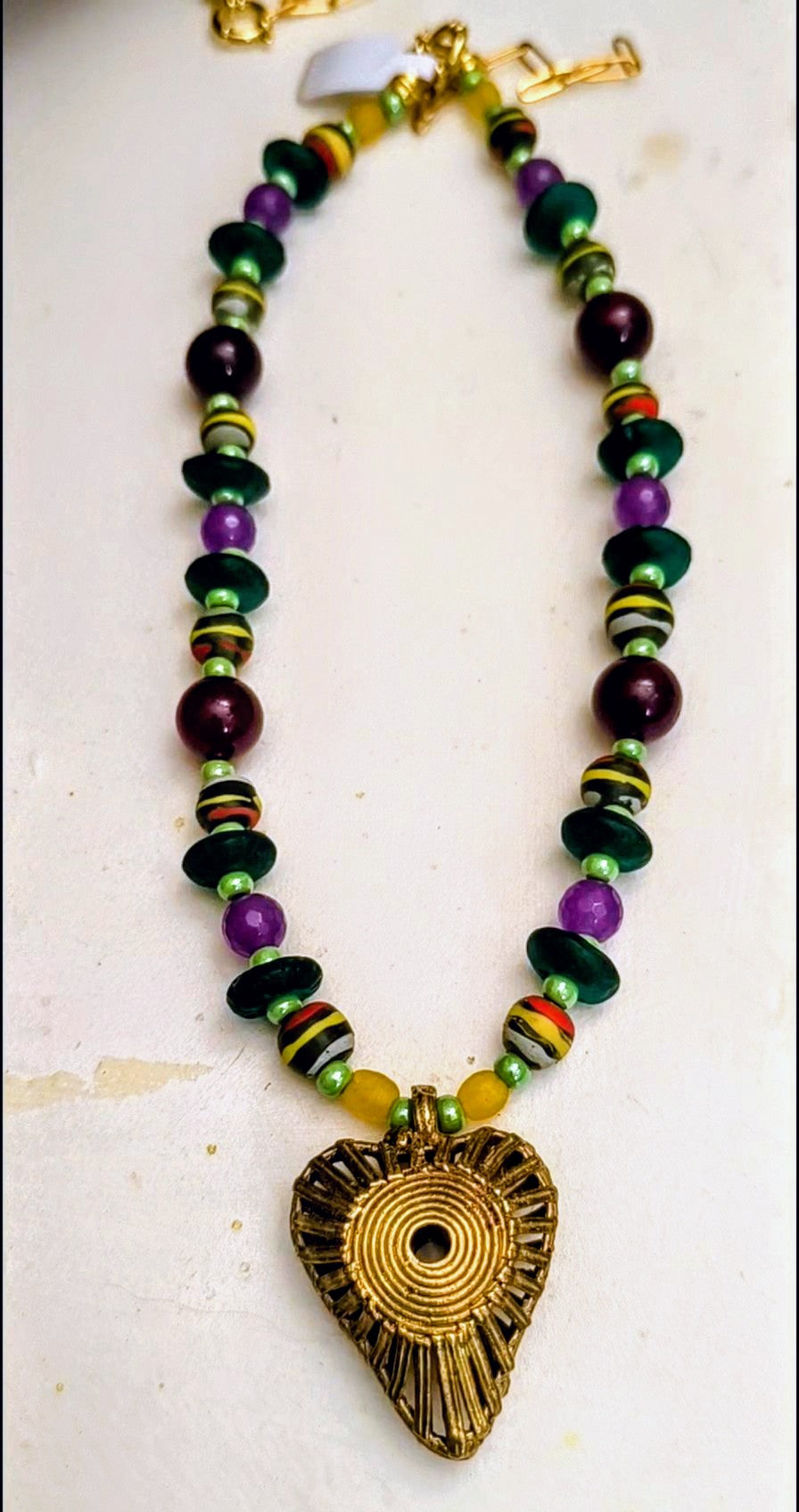 Gargantilla y collar de malvas y verdes