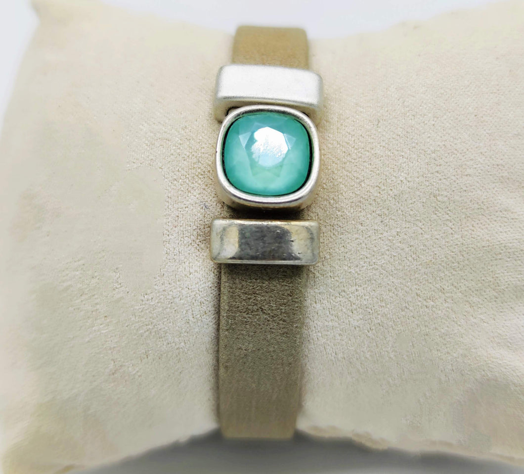 Plata. Piel doblada gris y azul