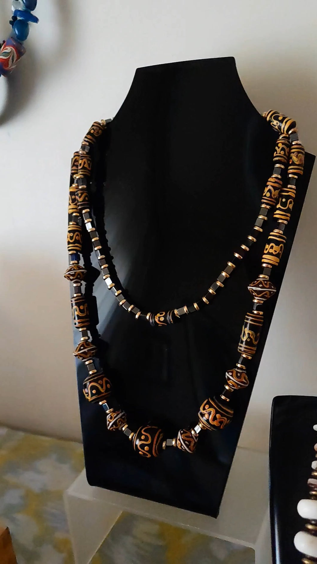 Greca amarilla y hematite